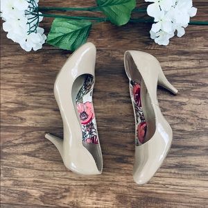 Bandolino Nude Heels 7 1/2